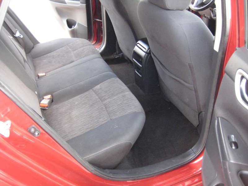 Nissan Sentra Vehicle Full-screen Gallery Image 17