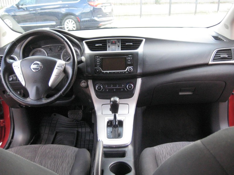Nissan Sentra Vehicle Full-screen Gallery Image 18
