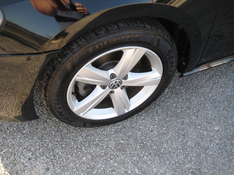 Volkswagen Passat Vehicle Full-screen Gallery Image 07