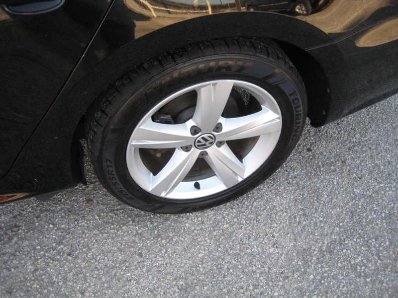 Volkswagen Passat Vehicle Full-screen Gallery Image 08