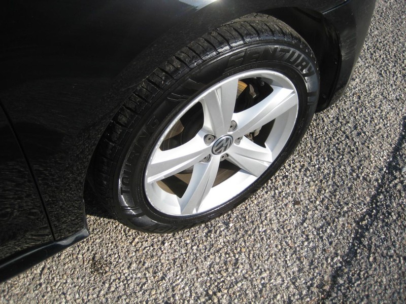 Volkswagen Passat Vehicle Full-screen Gallery Image 10