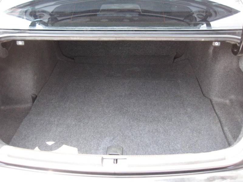 Volkswagen Passat Vehicle Full-screen Gallery Image 17