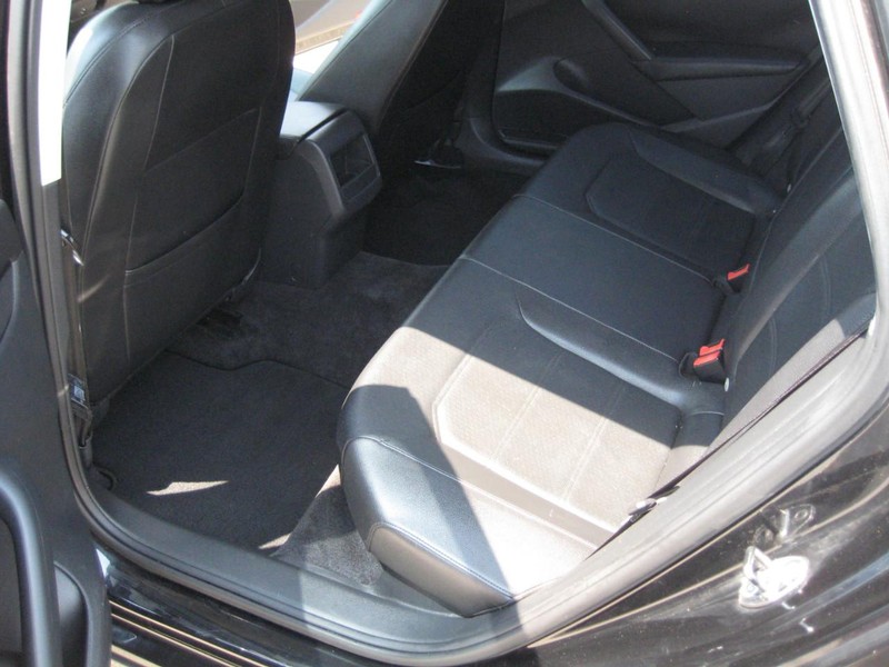 Volkswagen Passat Vehicle Full-screen Gallery Image 18
