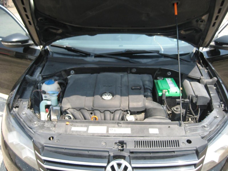 Volkswagen Passat Vehicle Full-screen Gallery Image 19