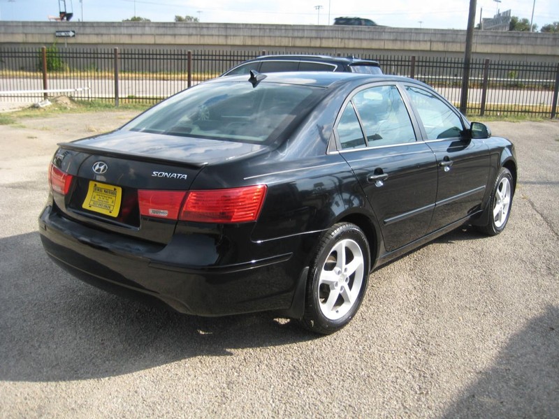 Hyundai Sonata Vehicle Full-screen Gallery Image 04