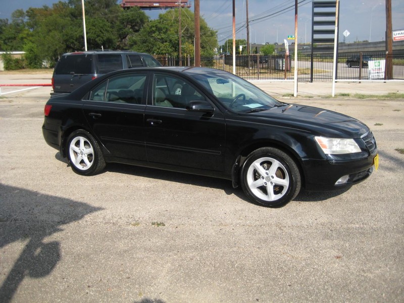 Hyundai Sonata Vehicle Full-screen Gallery Image 05