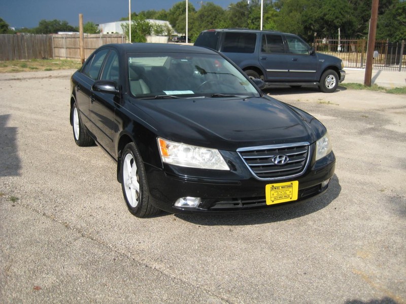 Hyundai Sonata Vehicle Full-screen Gallery Image 06