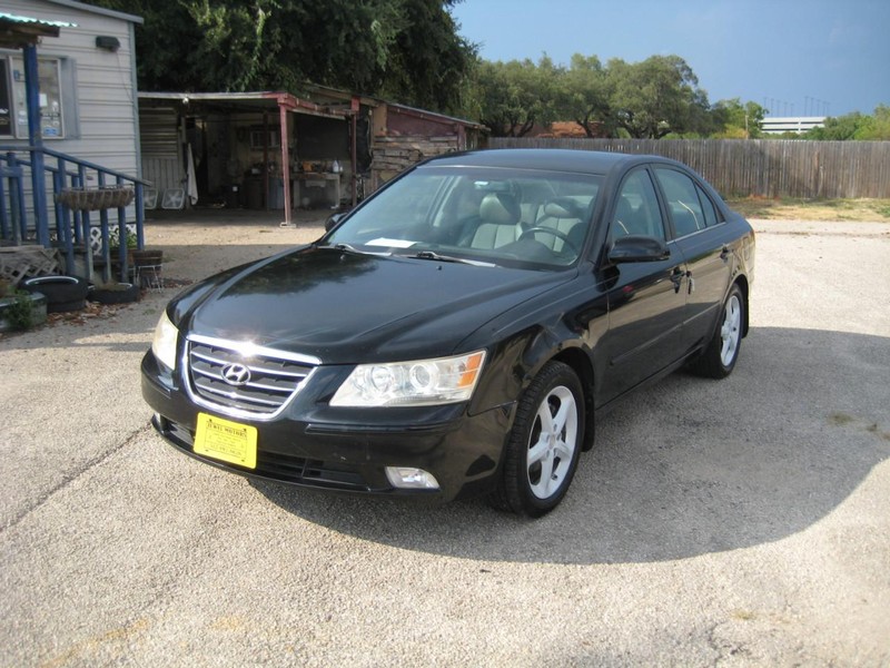 Hyundai Sonata Vehicle Full-screen Gallery Image 07