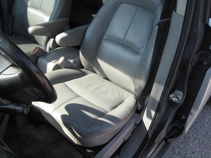 Saturn VUE Vehicle Full-screen Gallery Image 10
