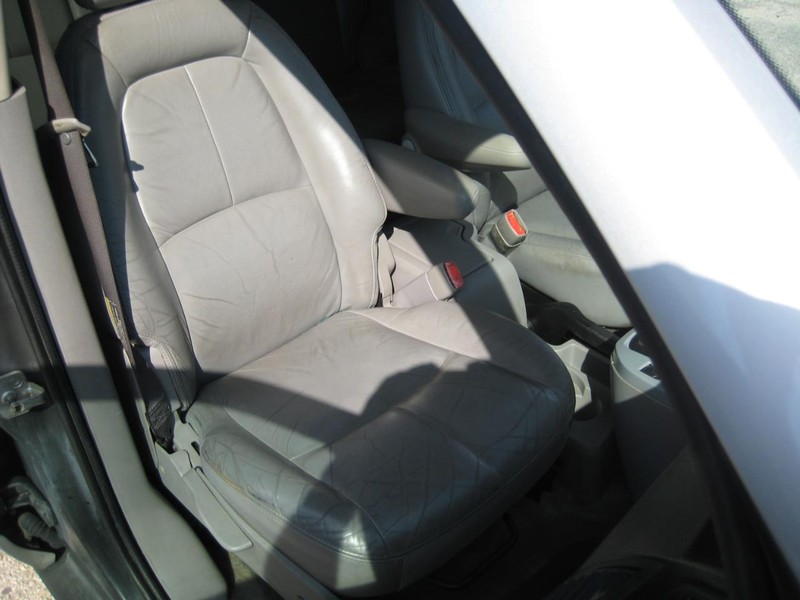 Saturn VUE Vehicle Full-screen Gallery Image 12
