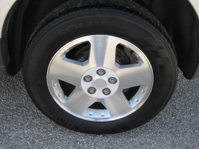 Saturn VUE Vehicle Full-screen Gallery Image 14