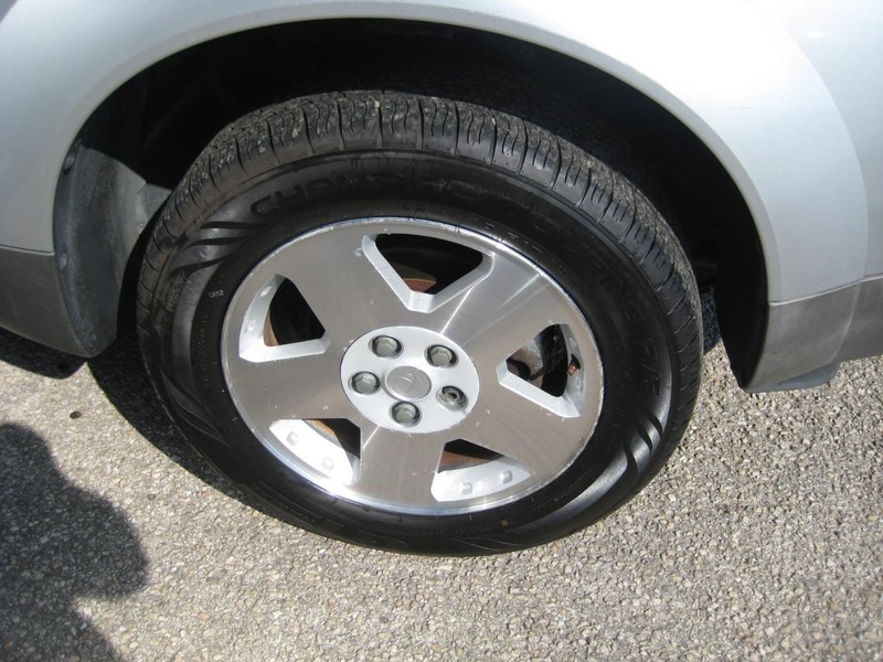 Saturn VUE Vehicle Full-screen Gallery Image 16