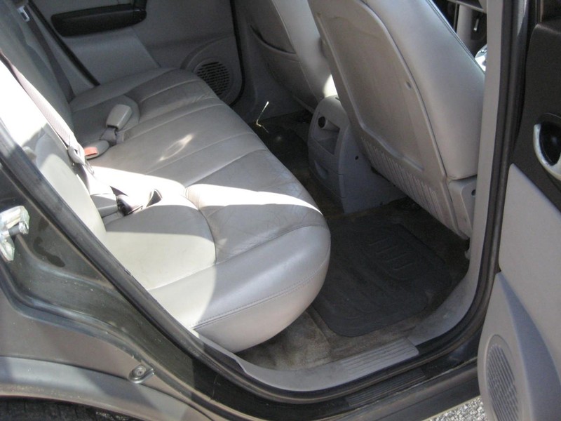 Saturn VUE Vehicle Full-screen Gallery Image 18