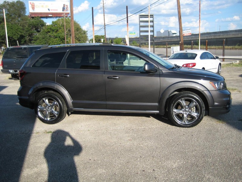Dodge Journey Vehicle Full-screen Gallery Image 05