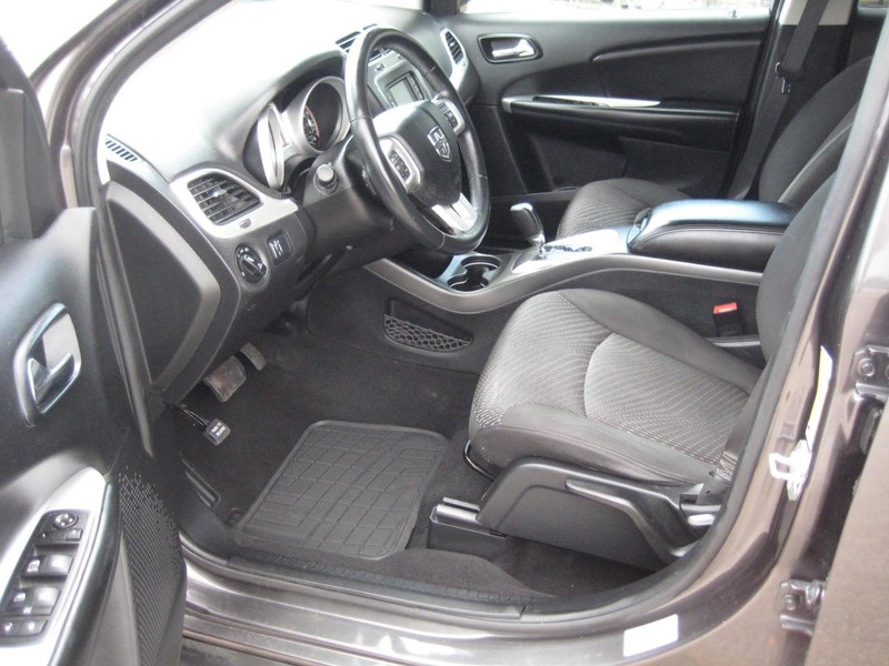 Dodge Journey Vehicle Full-screen Gallery Image 12