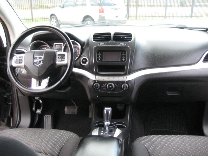 Dodge Journey Vehicle Full-screen Gallery Image 16