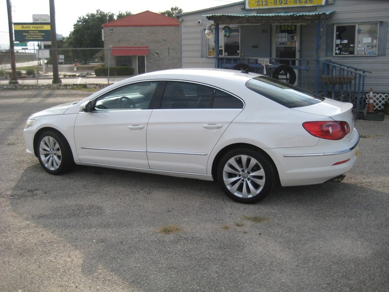 Volkswagen CC Vehicle Full-screen Gallery Image 02