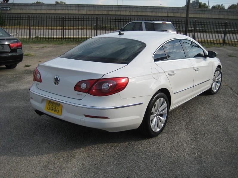 Volkswagen CC Vehicle Full-screen Gallery Image 04