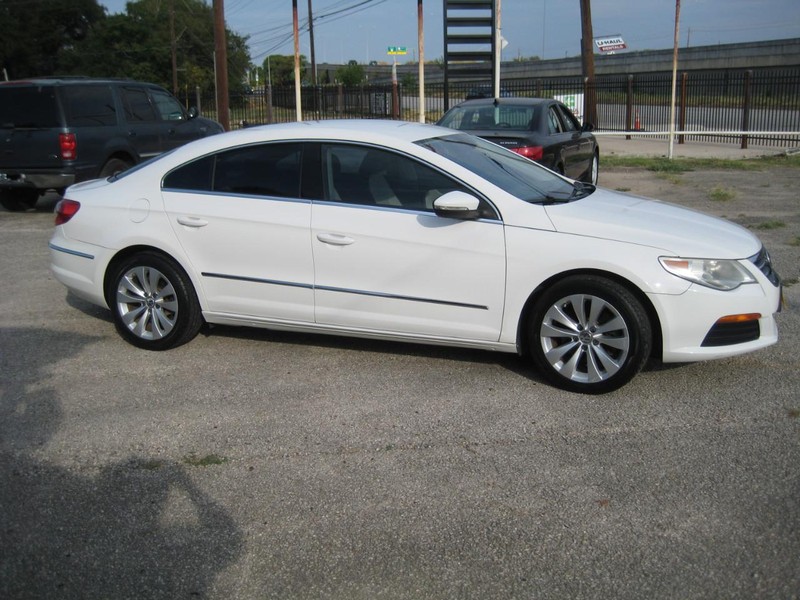 Volkswagen CC Vehicle Full-screen Gallery Image 05