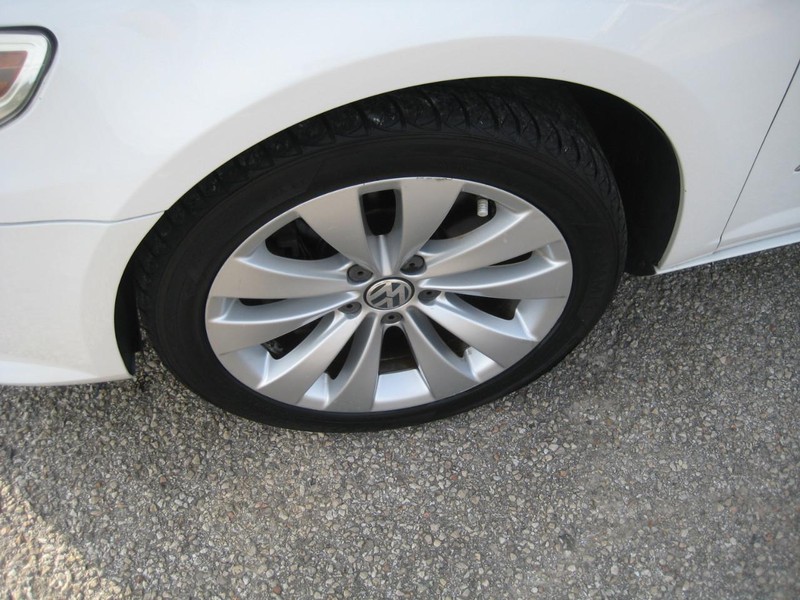 Volkswagen CC Vehicle Full-screen Gallery Image 08