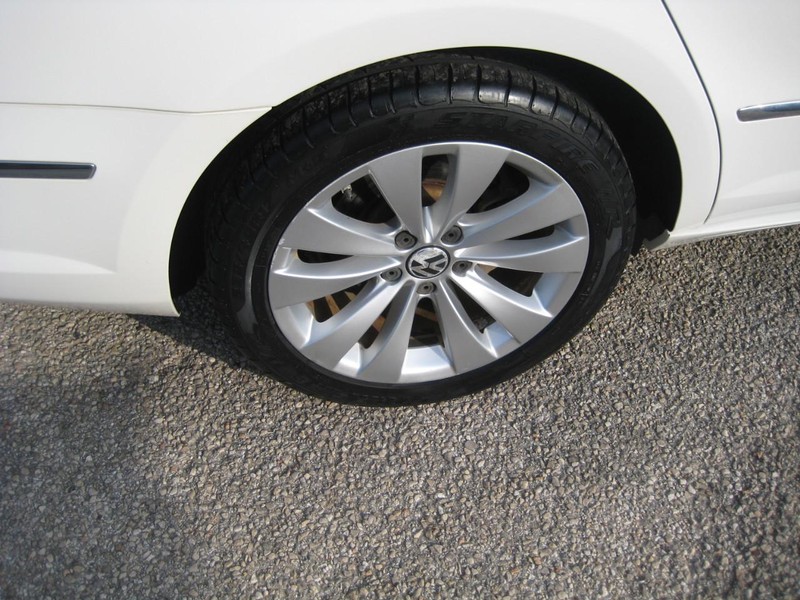 Volkswagen CC Vehicle Full-screen Gallery Image 10