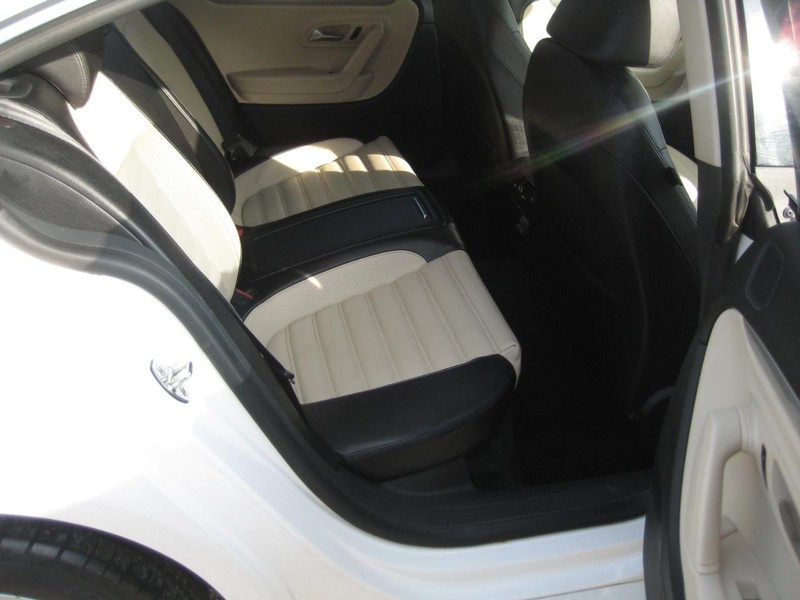Volkswagen CC Vehicle Full-screen Gallery Image 14