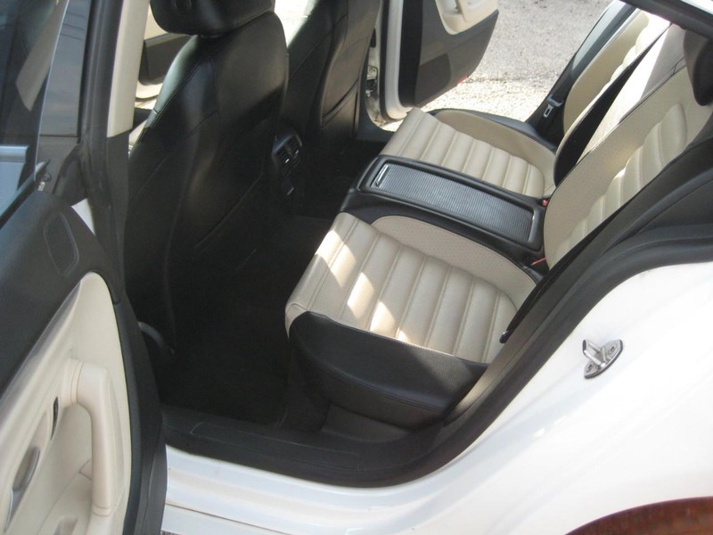 Volkswagen CC Vehicle Full-screen Gallery Image 15