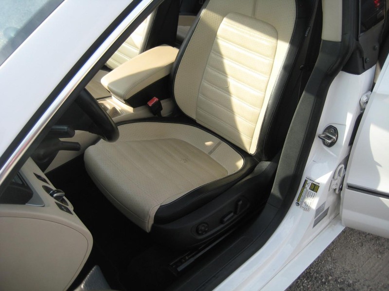 Volkswagen CC Vehicle Full-screen Gallery Image 17