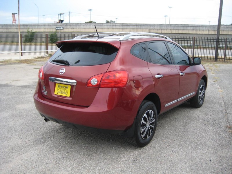 Nissan Rogue Vehicle Image 04