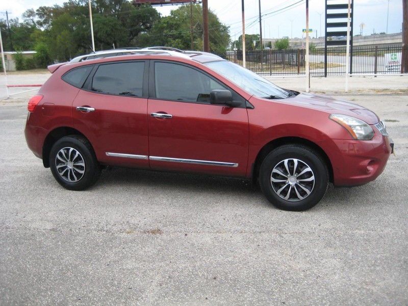 Nissan Rogue Vehicle Image 05