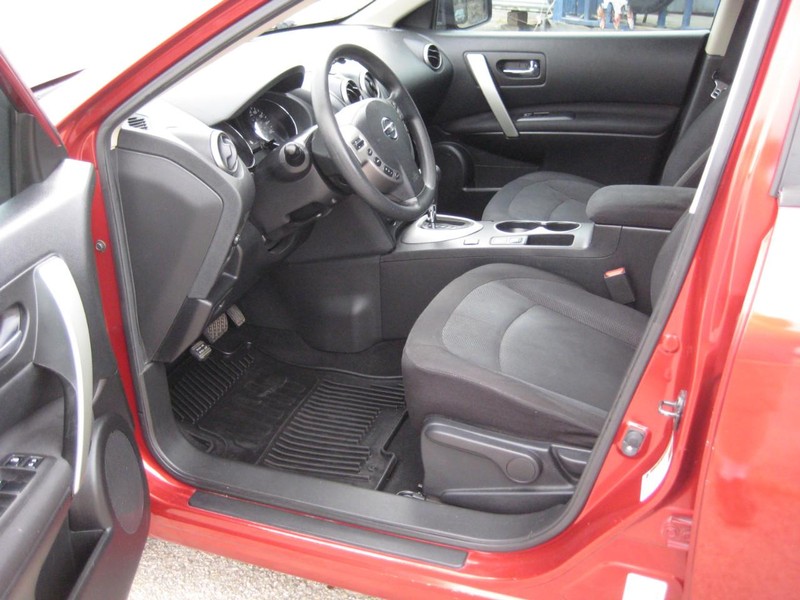 Nissan Rogue Vehicle Image 08