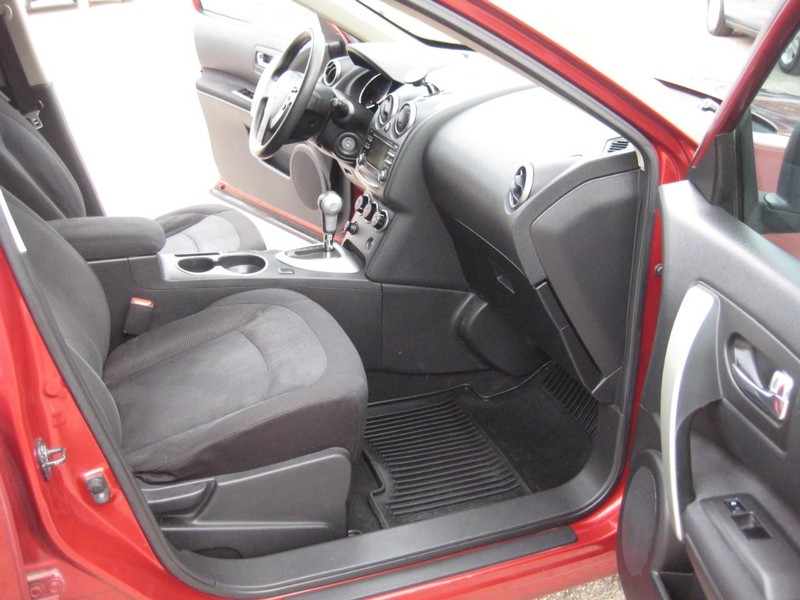 Nissan Rogue Vehicle Image 10