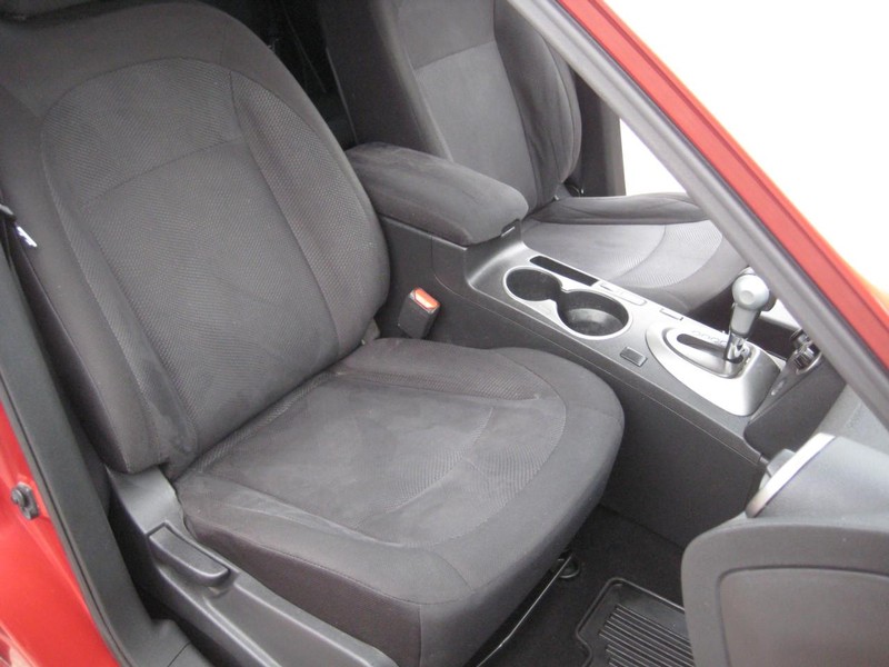 Nissan Rogue Vehicle Image 11