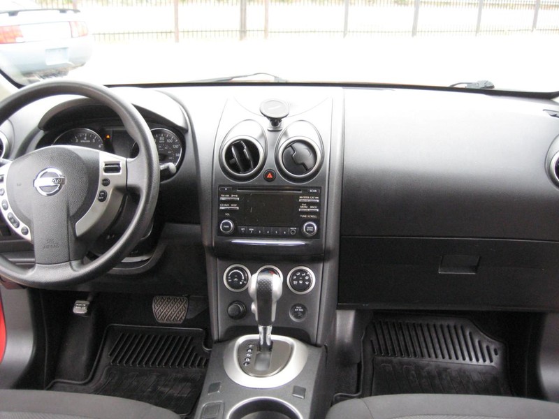 Nissan Rogue Vehicle Image 12