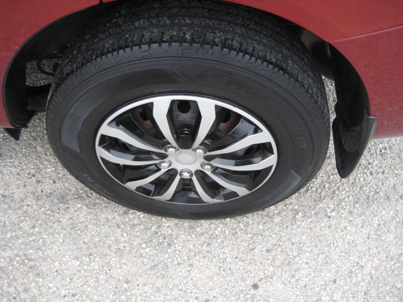Nissan Rogue Vehicle Image 15