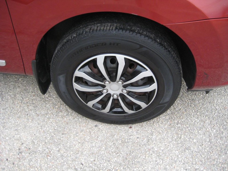 Nissan Rogue Vehicle Image 17