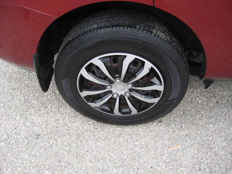 Nissan Rogue Vehicle Image 18