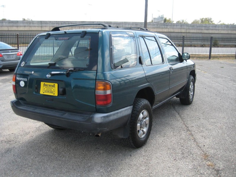 Nissan Pathfinder Vehicle Full-screen Gallery Image 03