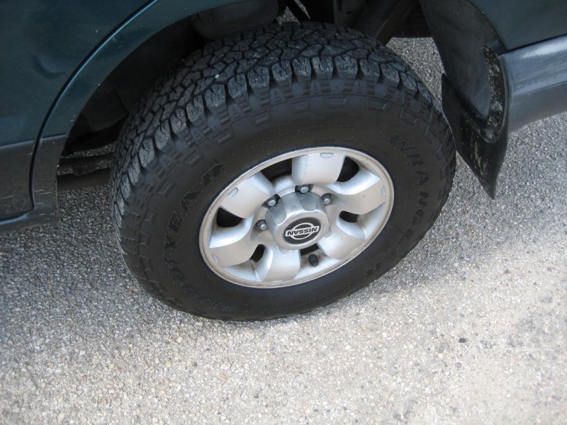 Nissan Pathfinder Vehicle Full-screen Gallery Image 08