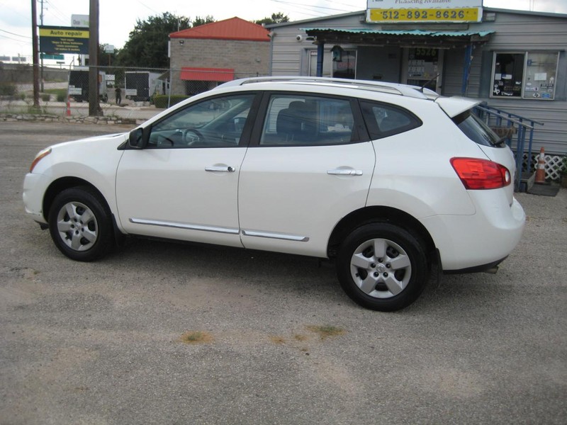 Nissan Rogue Vehicle Image 02