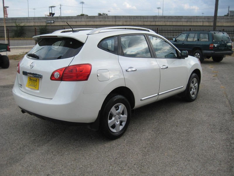 Nissan Rogue Vehicle Image 04