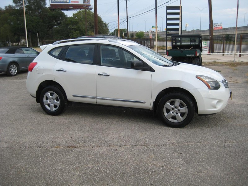 Nissan Rogue Vehicle Image 05