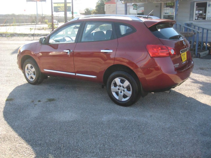 Nissan Rogue Vehicle Image 02