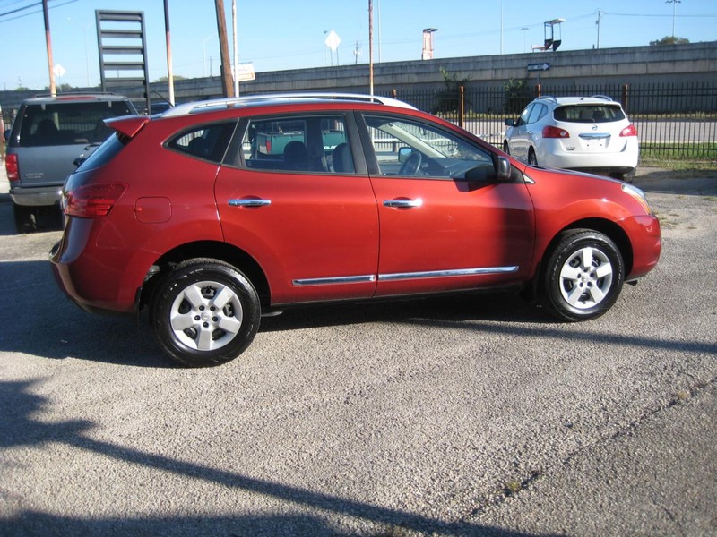 Nissan Rogue Vehicle Image 04