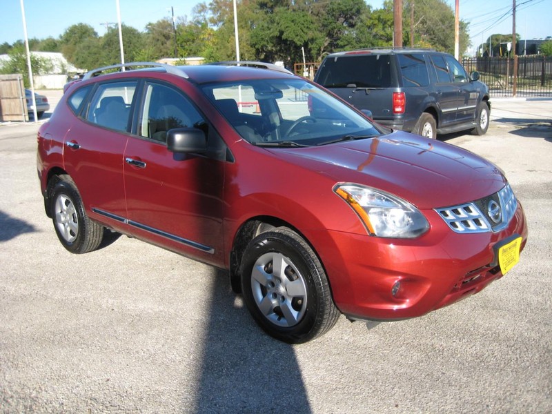 Nissan Rogue Vehicle Image 05