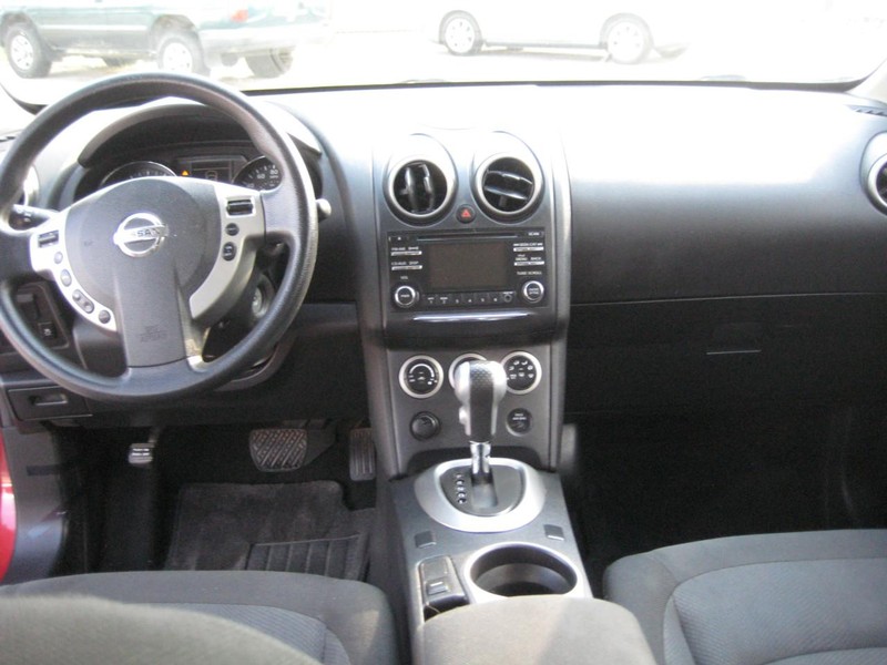 Nissan Rogue Vehicle Image 13
