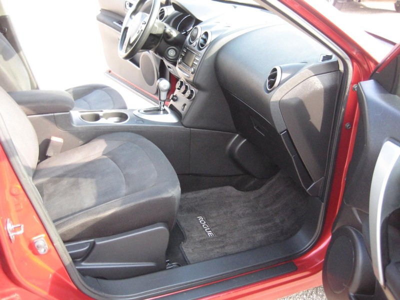 Nissan Rogue Vehicle Image 14
