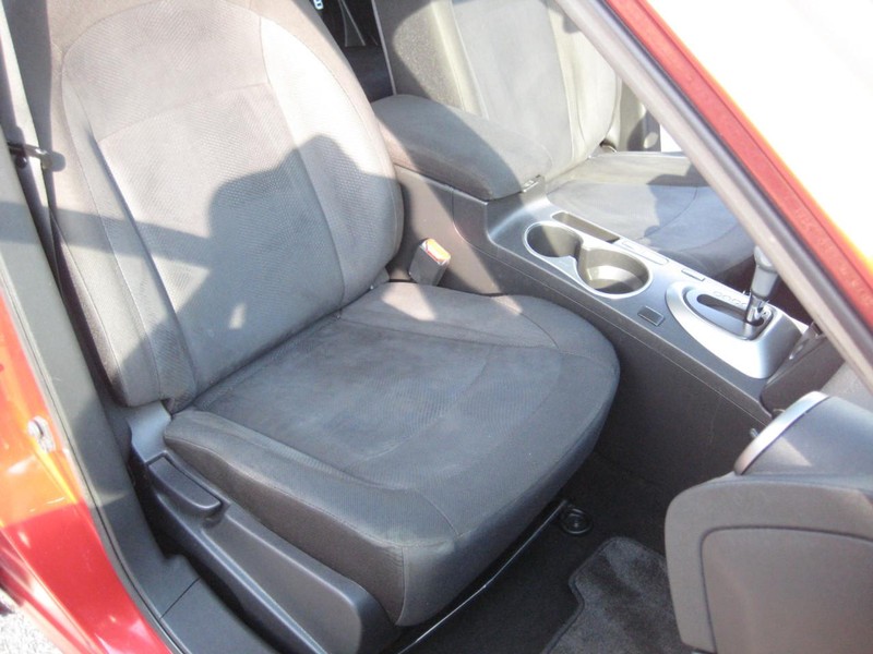 Nissan Rogue Vehicle Image 15