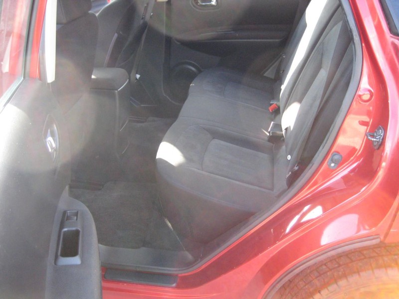 Nissan Rogue Vehicle Image 16