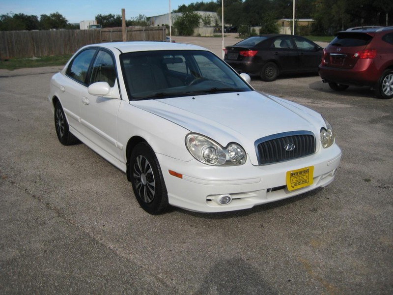 Hyundai Sonata Vehicle Full-screen Gallery Image 06